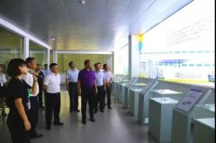 新疆若羌縣委副書記、縣長艾山江帶領考察團走